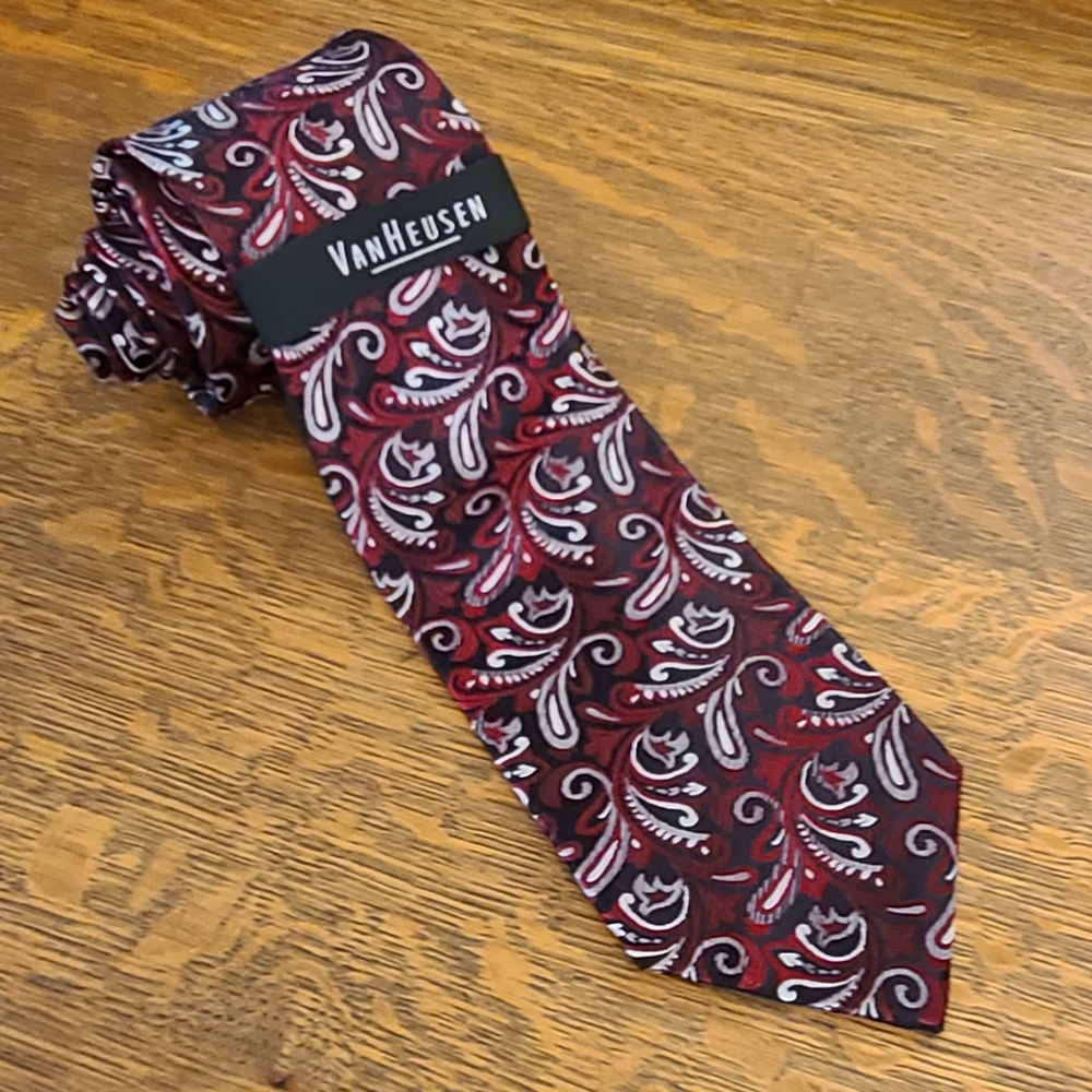 Van Heusen Paisley Red Black White Tie